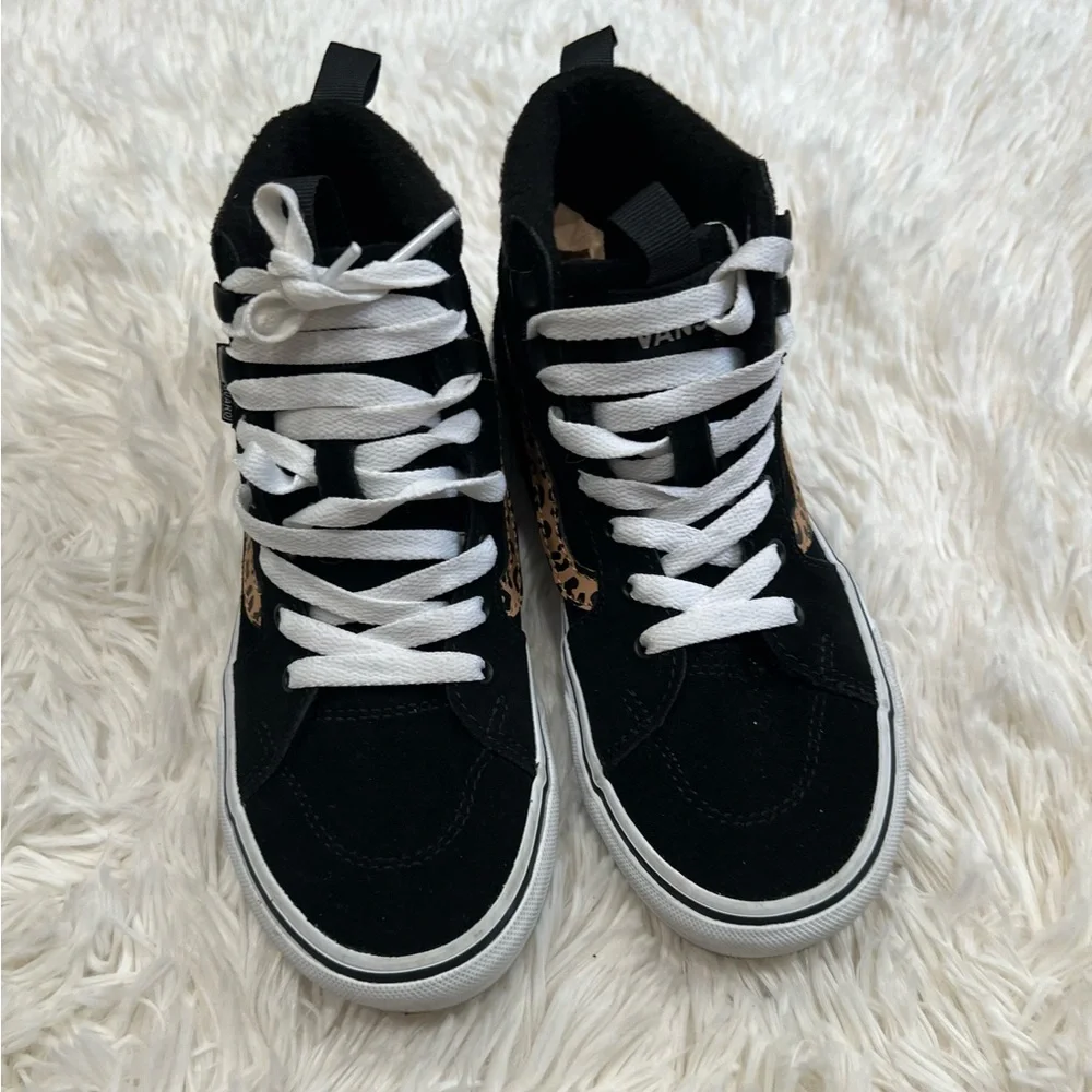 Converse kids‎ hi top sneakers size 2.5